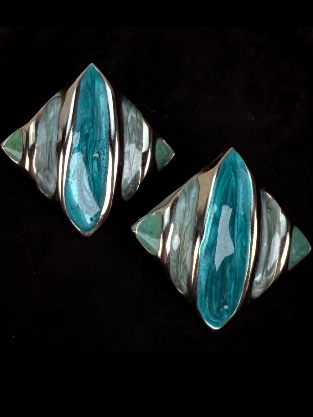 Vintage lightweight, silvertone, blue swirl enamel costume pierced earrings